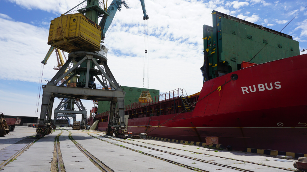 Перевалка импортной сои в «Бердянском морском торговом порту» (БМТП)