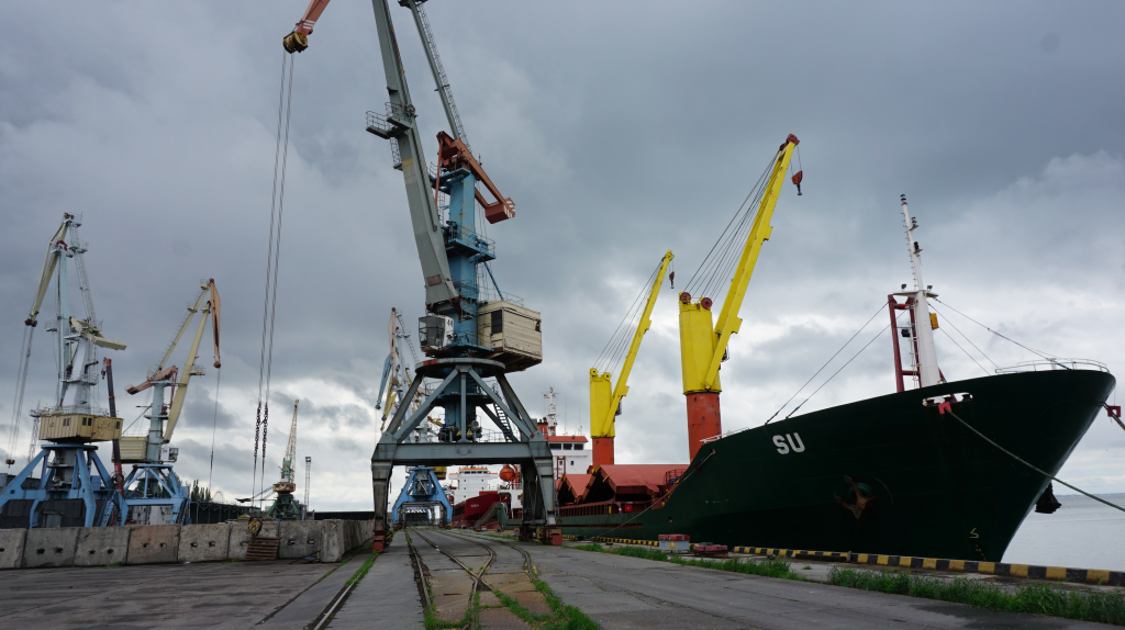 Перевалка импортной сои в «Бердянском морском торговом порту» (БМТП)