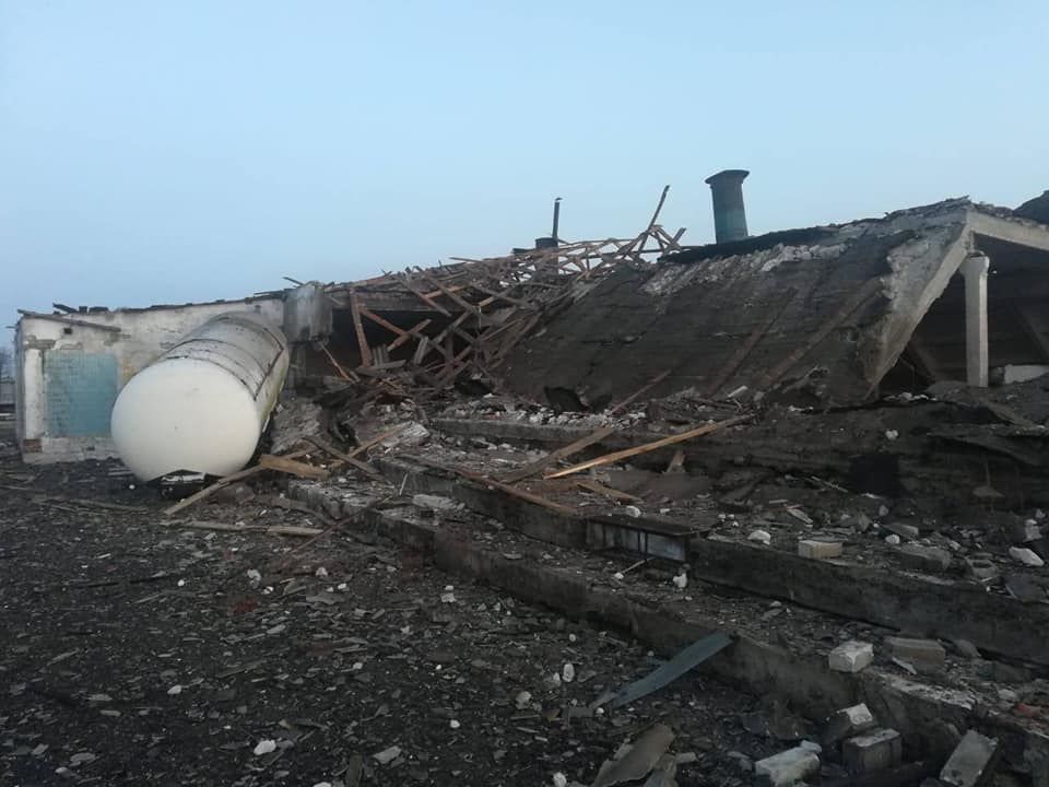 Внаслідок ракетних ударів окупантів знищено птахофабрику на Дніпропетровщині 