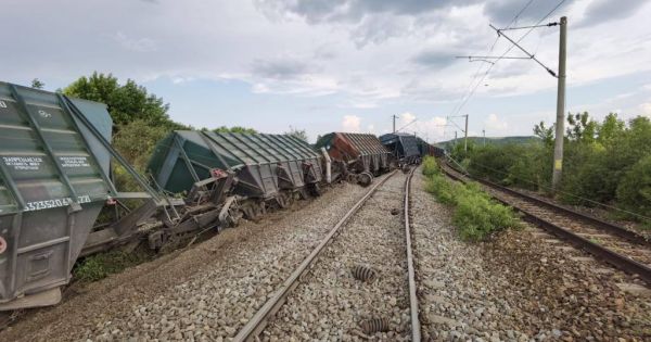 Українські вагони-зерновози зійшли з рейок в Румунії 