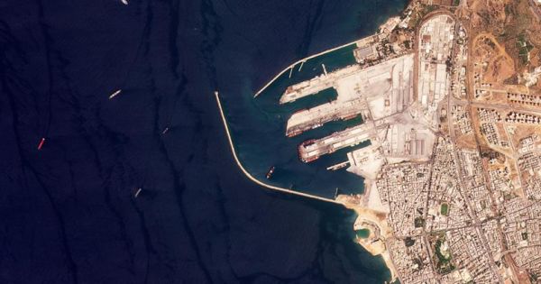 Російське судно «Св. Константин» у сирійському порту «Тартус»