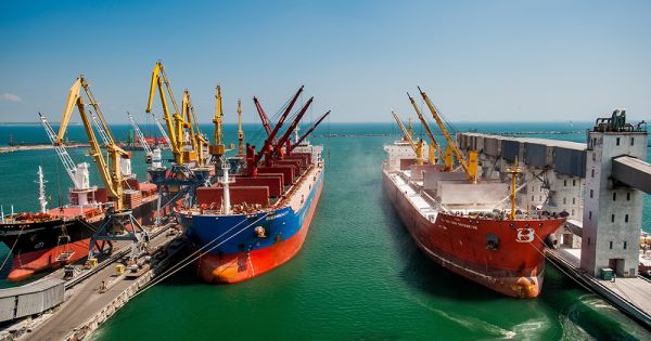 Завантаження зерна на судна у порту «Одеса»