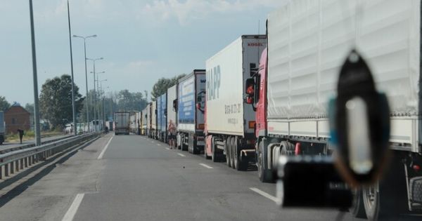 Черги вантажівок на кордоні з Польщею 