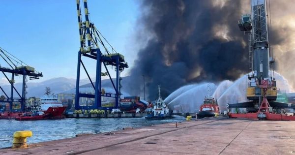 Гасіння пожежі в порту Іскендерун, Туреччина 