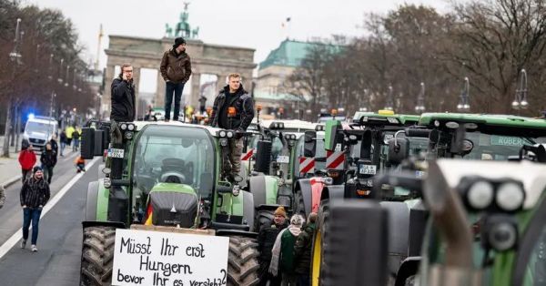 Акція протесту фермерів у Берліні 18 грудня 2023 року