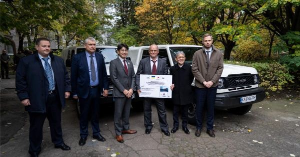 Передача обладнання для дослідження українських ґрунтів