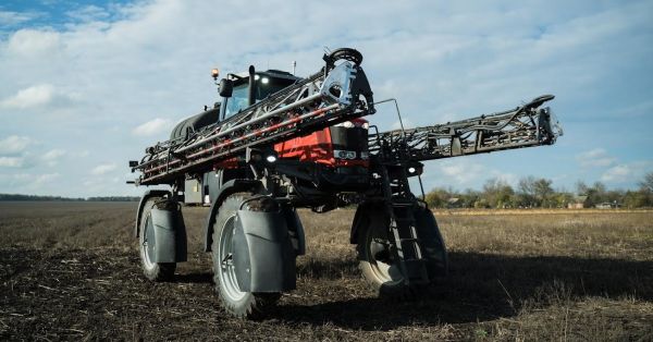 Обприскувач Massey Ferguson 535R