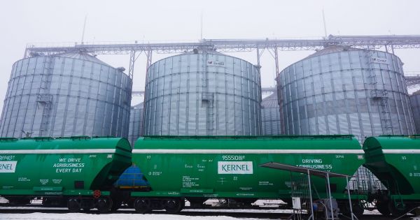 Елеватор і вагони Кернела