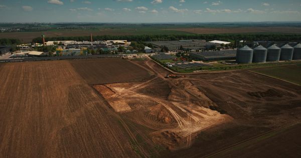 Будівництво комбікормового заводу та елеватора