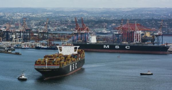 Судно MSC з контейнерами