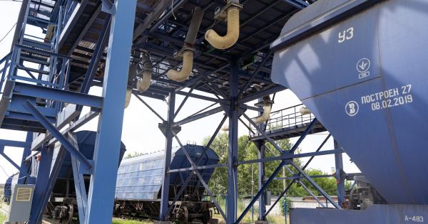 Відвантаження зерна у залізничні вагони на елеваторі «Астарта-Київ»
