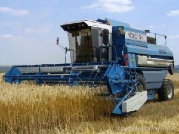 ХМЗ предлагает херсонским аграриям приобрести сельхозтехнику с дисконтом