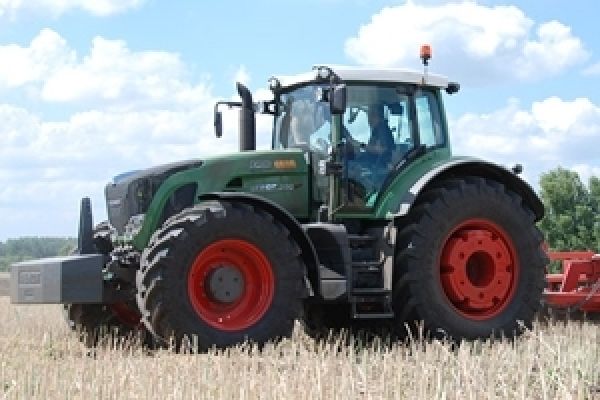 Украинские аграрии стали больше использовать современную сельхозтехнику — мнение