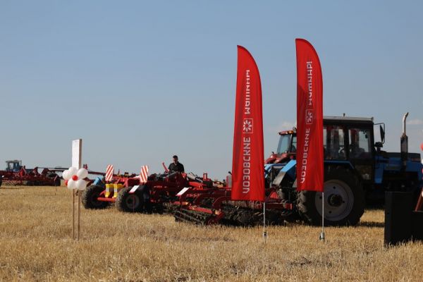 День поля украинского производителя сельхозтехники «Лозовские машины»
