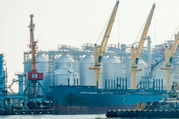 Кабмин утвердил снижение ставок портовых сборов на 20% 
