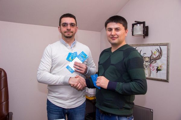 Антон Артеменко, директор «Маис» и Дмитрий Петришин, региональный менеджер компании BASF в Киевской области