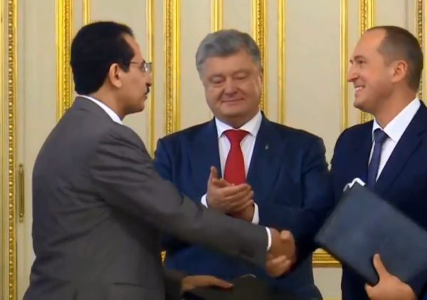 (from left) Khaled Al-Aboodi, Chairman of SALIC, President Petro Poroshenko and Oleksiy Pavlenko, Chairman of Mriya