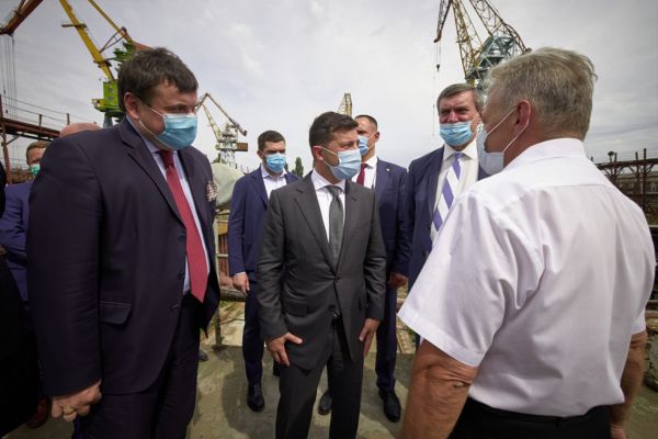 Президент Украины Владимир Зеленский во время рабочей поездки в Херсонскую область