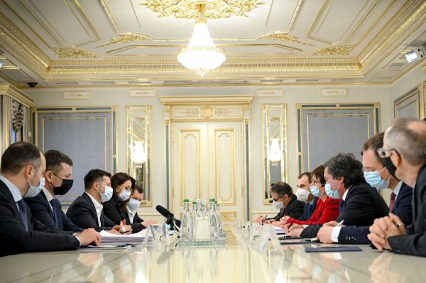 Президент Украины Владимир Зеленский встретился с президентом «Европейского Банка Реконструкции и Развития» (ЕБРР) Одиль Рено-Бассо