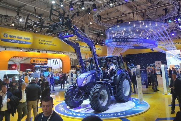 Трактор New Holland компании CNH Industrial