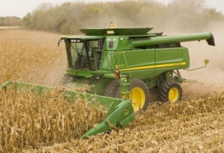 В прошлом году украинские аграрии купили 804 зернокомбайна