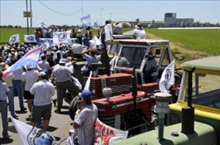 В портах Аргентины вновь начались акции протеста