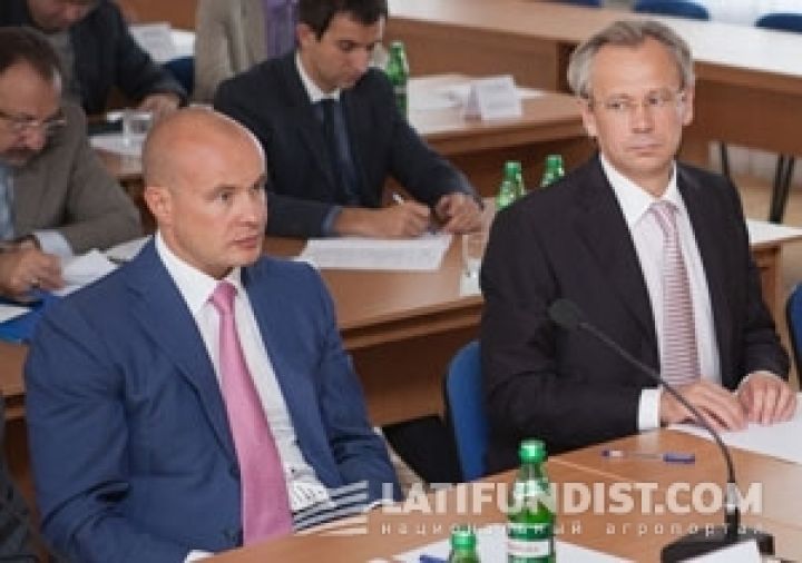 С. Тимченко и Н. Присяжнюк на презентации проекта электронного кадастра