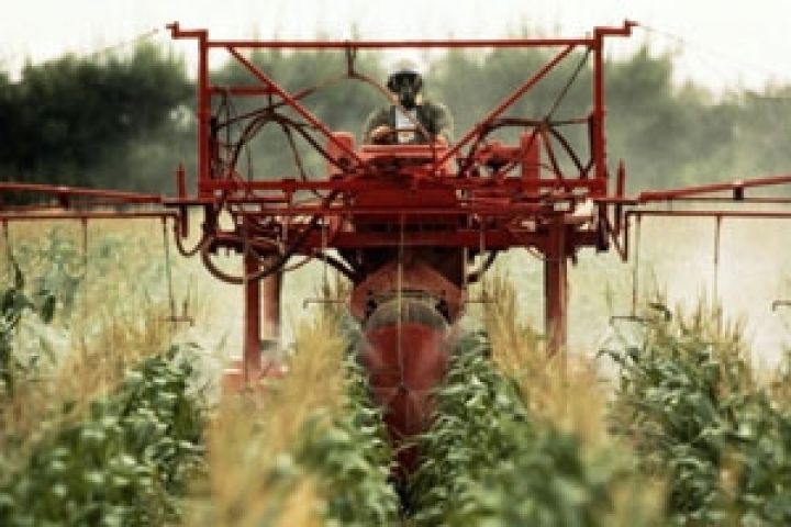 ЕС попросил Болгарию внедрить правила использования пестицидов  