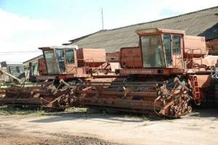 Беларусь будет поставлять комплекты тракторов и комбайны в Молдову 