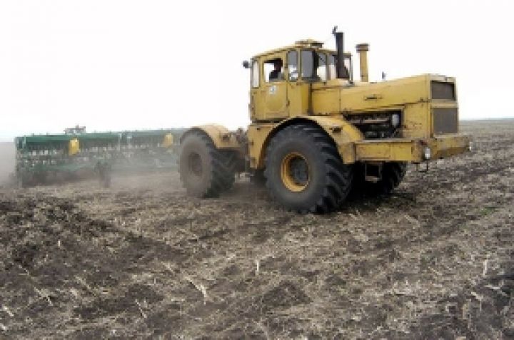 Украинские аграрии за 2 месяца до посевной обеспечены топливом на треть