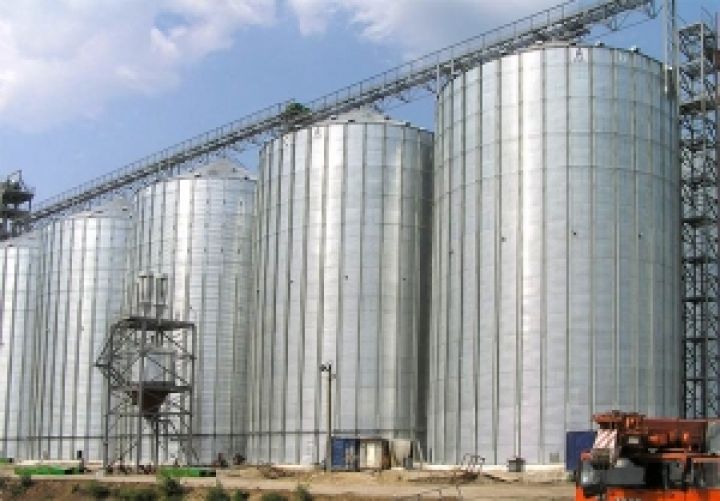 Государственная зерновая корпорация приняла на хранение 1,7 млн тонн зерна