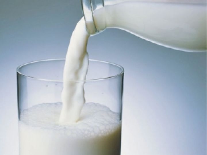 Перерабатывающие предприятия будут выплачивать крестьянам компенсацию за молоко