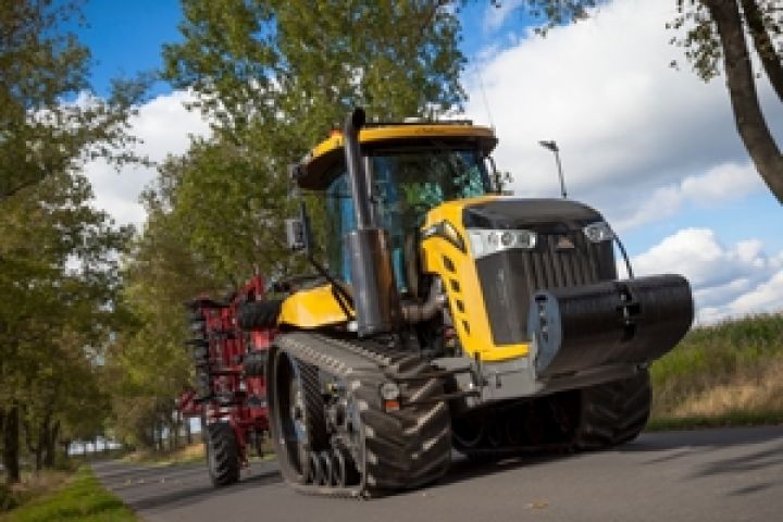 Challenger в Ганновере представил мощный трактор MT775E