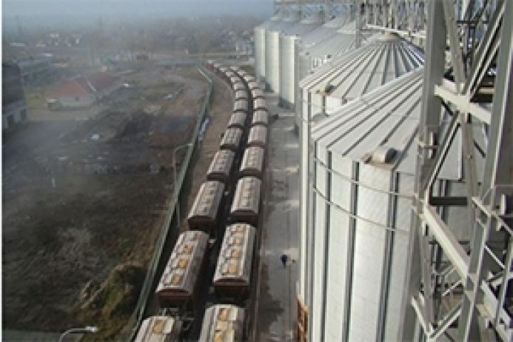 Светловодский речной терминал уже отгрузил свыше 64,7 т зерновых
