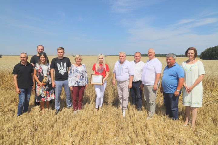 В Украине установили новый рекорд урожайности пшеницы на предприятии «Батькивщина» 