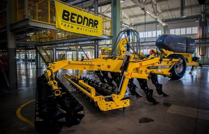 Чеський виробник сільськогосподарської техніки BEDNAR