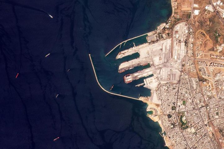 Російське судно «Св. Константин» у сирійському порту «Тартус»