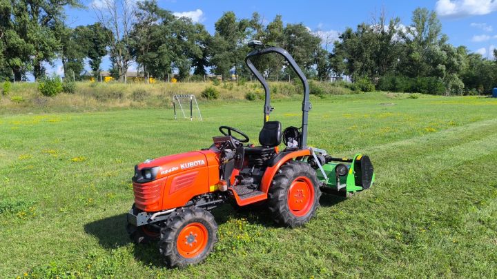 Компактний трактор Kubota B2420