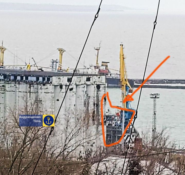 Елеватор в порту Маріуполя Елеватор