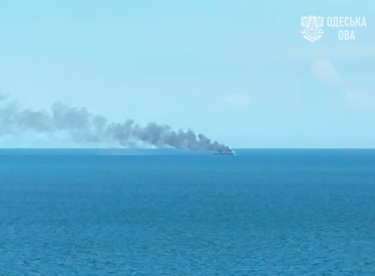 Поблизу берегів Одеської області горить судно внаслідок атаки Росії, липень 2026 р. Фото: Олег Кіпер/Telegram Поблизу берегів Одеської області горить судно внаслідок атаки Росії, липень 2026 р. Фото: Олег Кіпер/Telegram