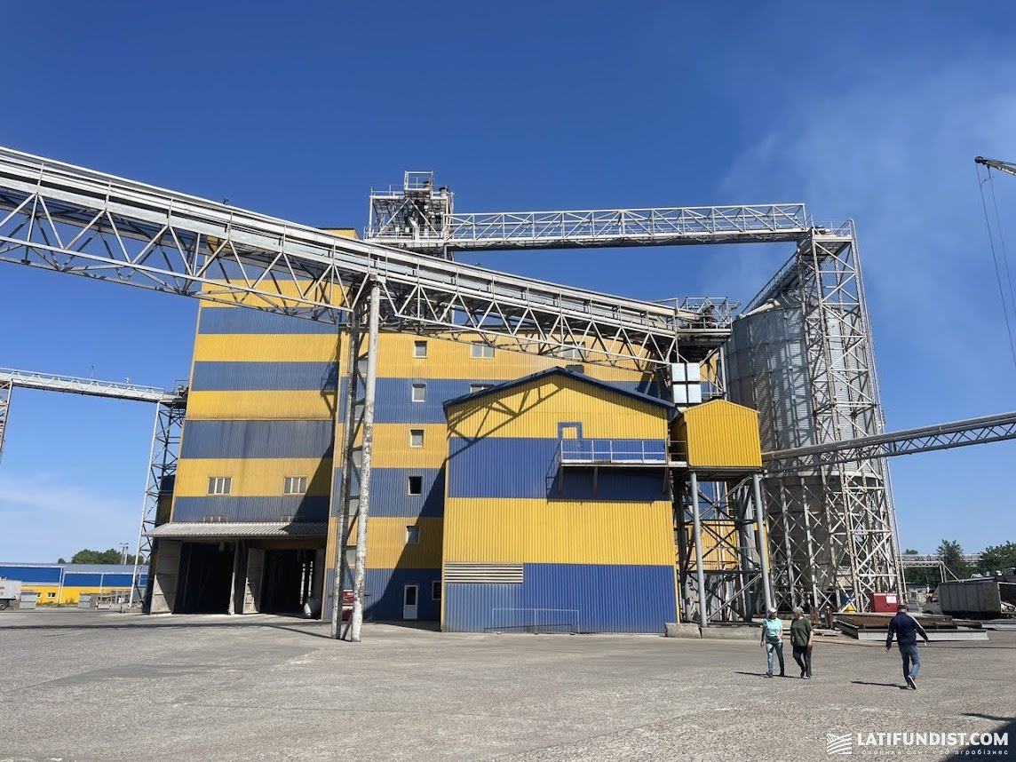 Завод з переробки сої «Королівський смак» Завод з переробки сої «Королівський смак»