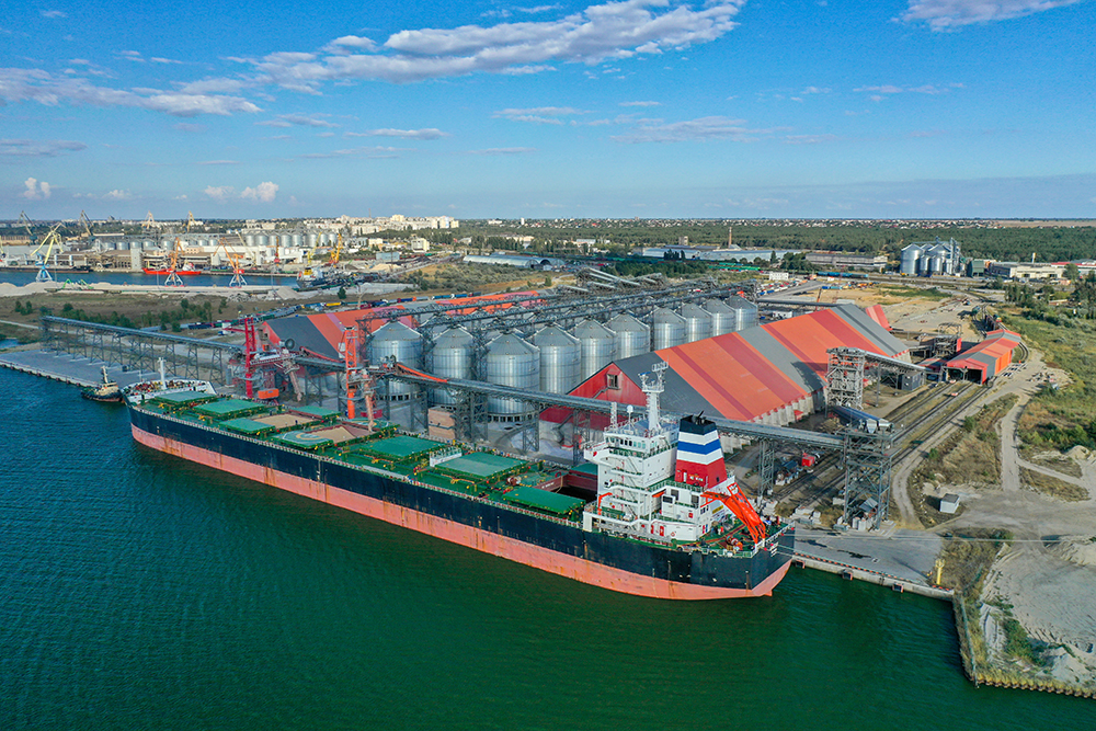 A Panamax being loaded at Eurovneshtorg (EVT) grain export terminal in the Port of Mykolaiv, Ukraine