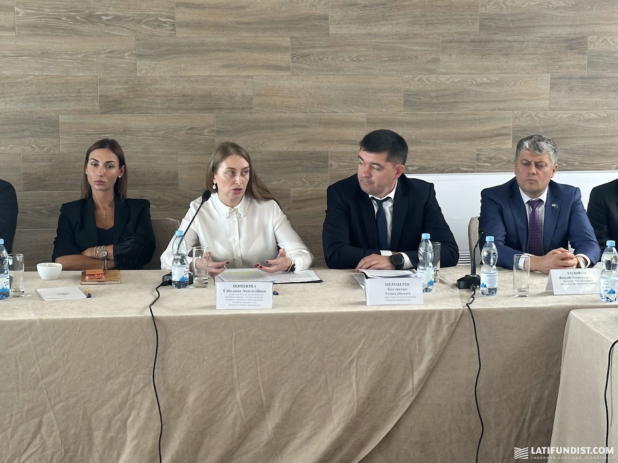 Круглий стіл в Одесі навколо оренди земель в акваторіях портів. Фото: Latifundist.com Круглий стіл в Одесі навколо оренди земель в акваторіях портів. Фото: Latifundist.com