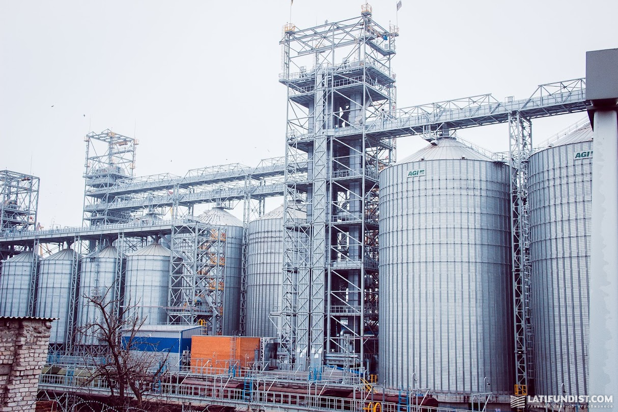 Зерновий термінал COFCO в порту Миколаєва