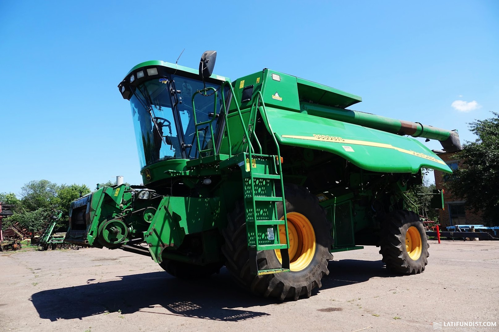 Комбайн John Deere 9880. Фото: Latifindist.com