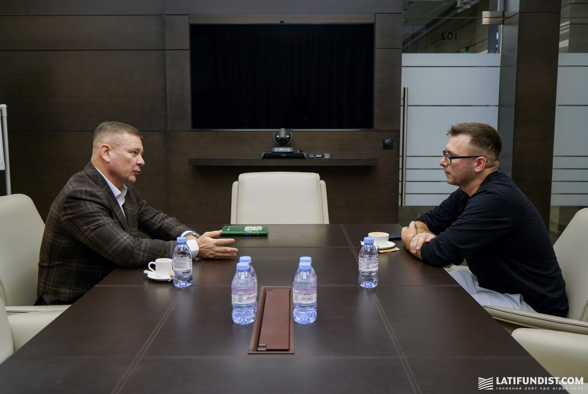 Керівник проєкту «Open Agri Club» Ігор Коцел і Костянтин Ткаченко, головний редактор Latifundist.com Керівник проєкту «Open Agri Club» Ігор Коцел і Костянтин Ткаченко, головний редактор Latifundist.com