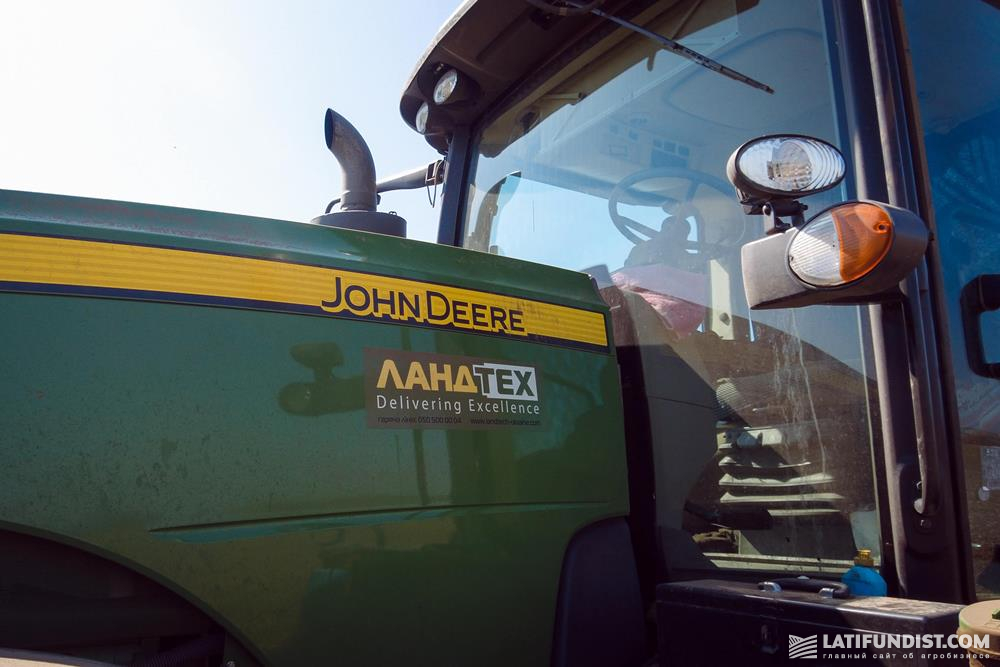 Трактор John Deere 8320R