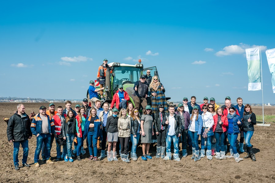 Guests of the Fendt 1000 Vario demonstration 