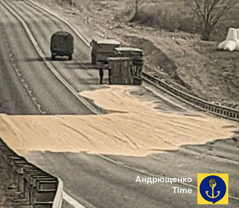 Вантажівка з краденим українським зерном потрапила у аварію на Донеччині, травень 2023 року