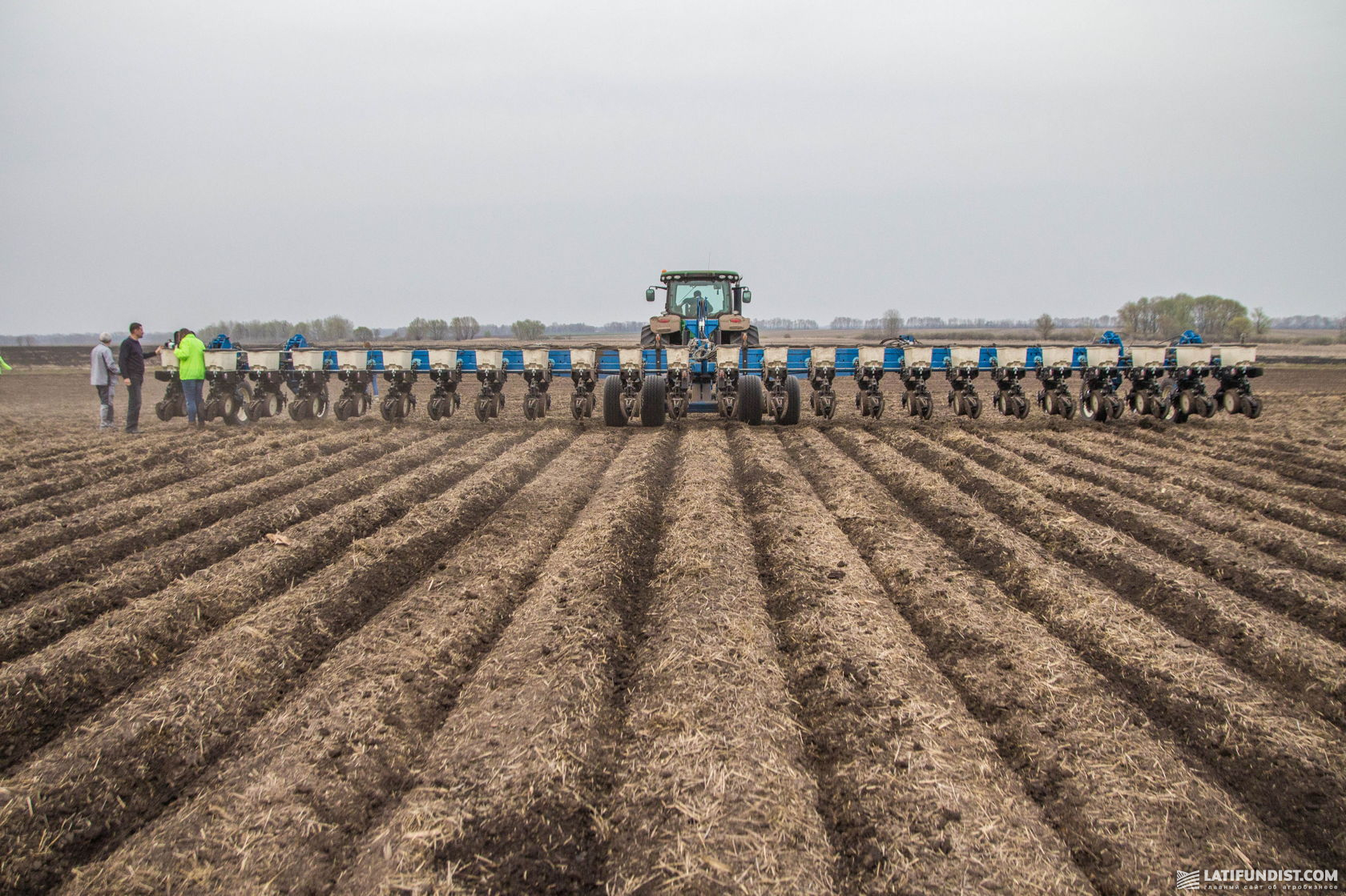 Sowing campaign in Ukrlandfarming fields